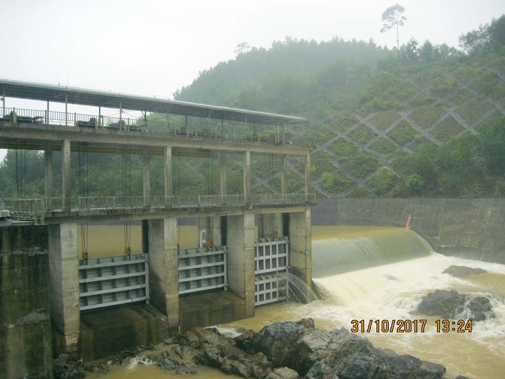 Kiểm định đập tràn Nhà máy thủy điện A Roàng (tháng 10/2017)